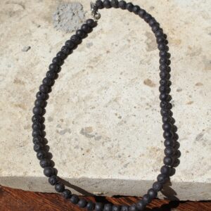 Collar de Piedra Volcánica